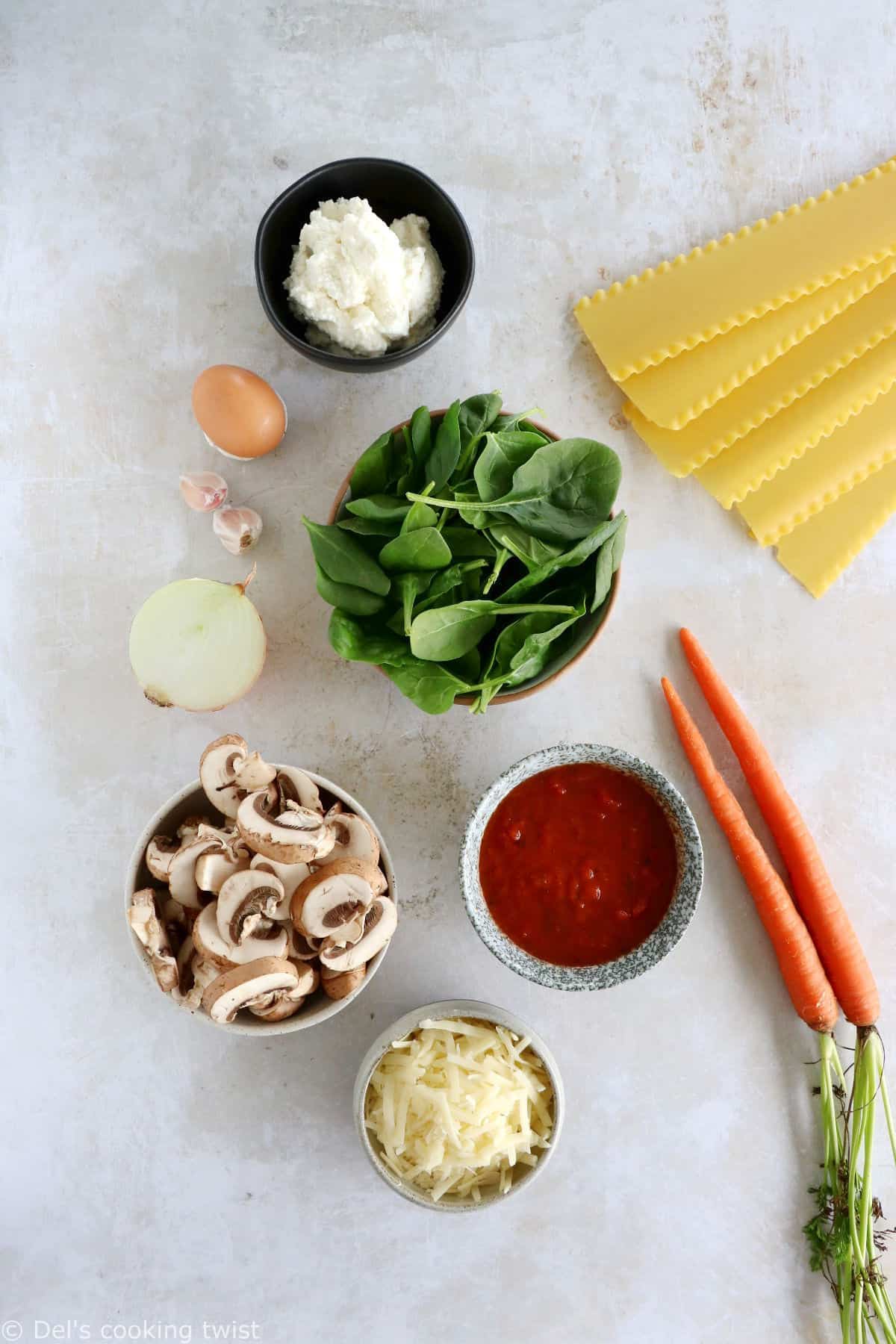 Ces lasagnes aux épinards, champignons et ricotta sont de délicieuses lasagnes végétariennes maison.