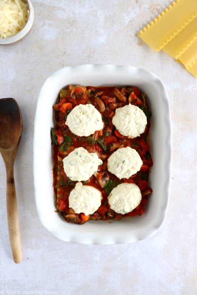 Ces lasagnes aux épinards, champignons et ricotta sont de délicieuses lasagnes végétariennes maison.