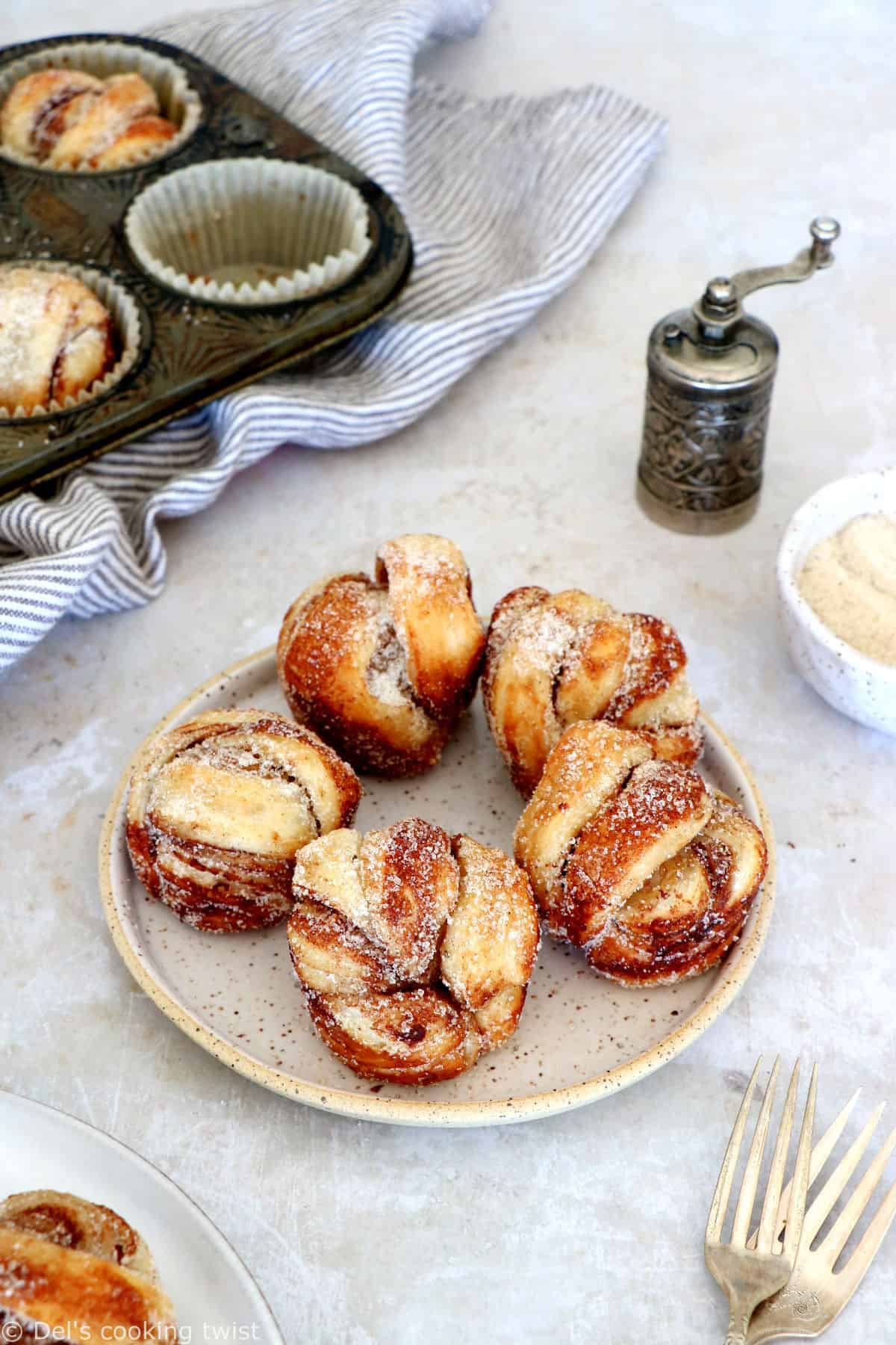 This easy cinnamon cardamom muffins recipe is a cross between a croissant and a muffin. In this easy version, the croissant dough is replaced with puff pastry, filled with cinnamon and coated in a cardamon-sugar mixture.