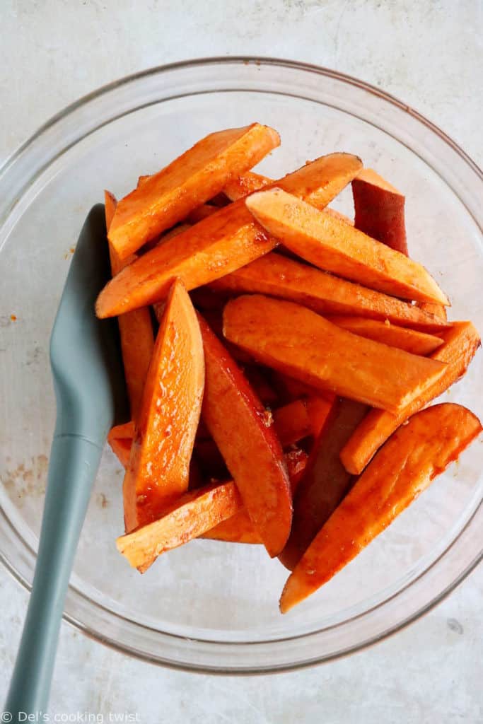 These miso roasted sweet potatoes are super crispy, spicy, sweet, and served with an incredible Japanese-inspired miso sauce, loaded with umami flavors.