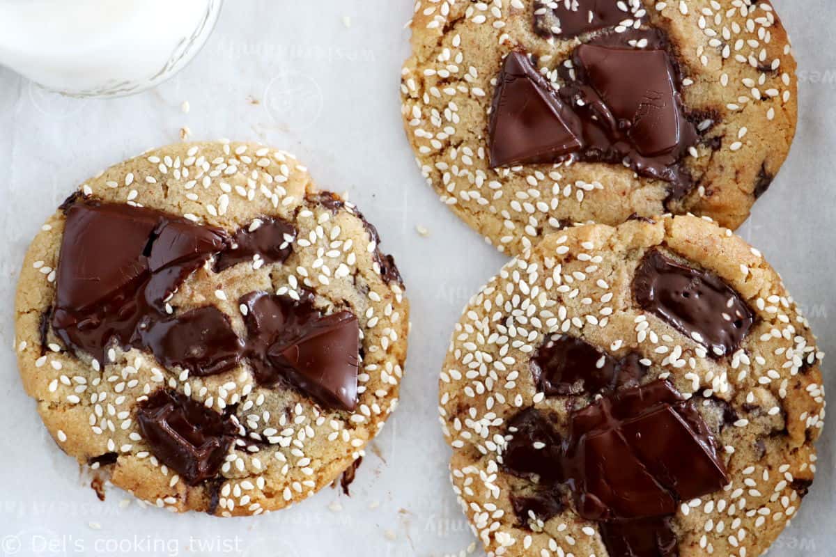 Ces cookies au miso et pépites de chocolat sont un concentré de saveurs umami, alliant sucré, salé et d'autres saveurs enrobantes et uniques.