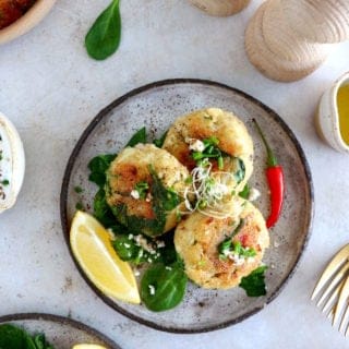 Spinach and feta quinoa patties are vegetarian, nutritious, and a great meatless option everyone loves. Serve with the lemon yogurt dip!