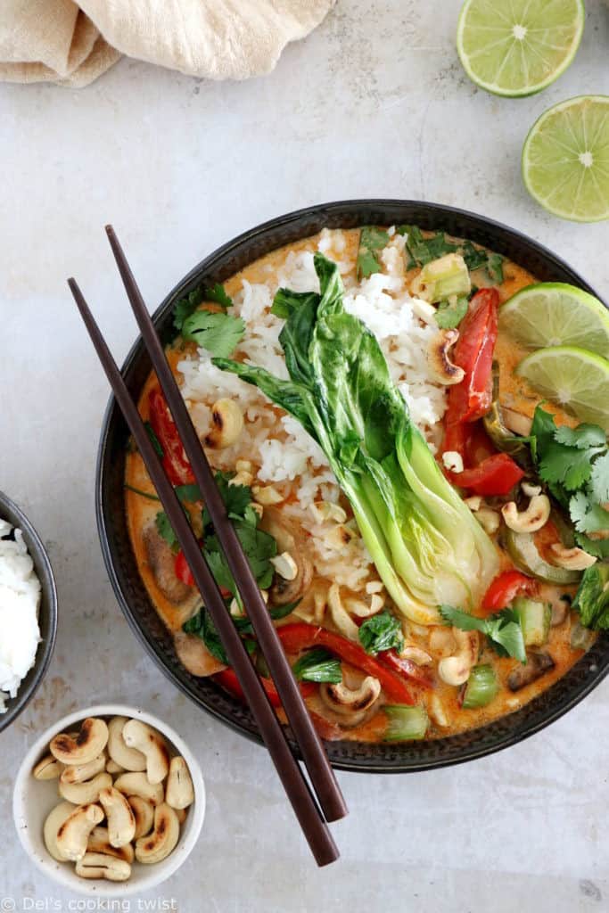 Le curry rouge thaï au bok choy est une recette de curry rouge aux légumes très simple à préparer en 30 minutes seulement.