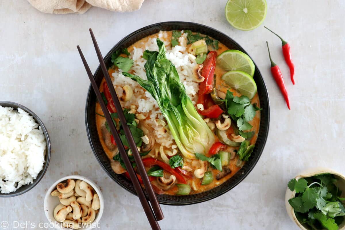 Le curry rouge thaï au bok choy est une recette de curry rouge aux légumes très simple à préparer en 30 minutes seulement.