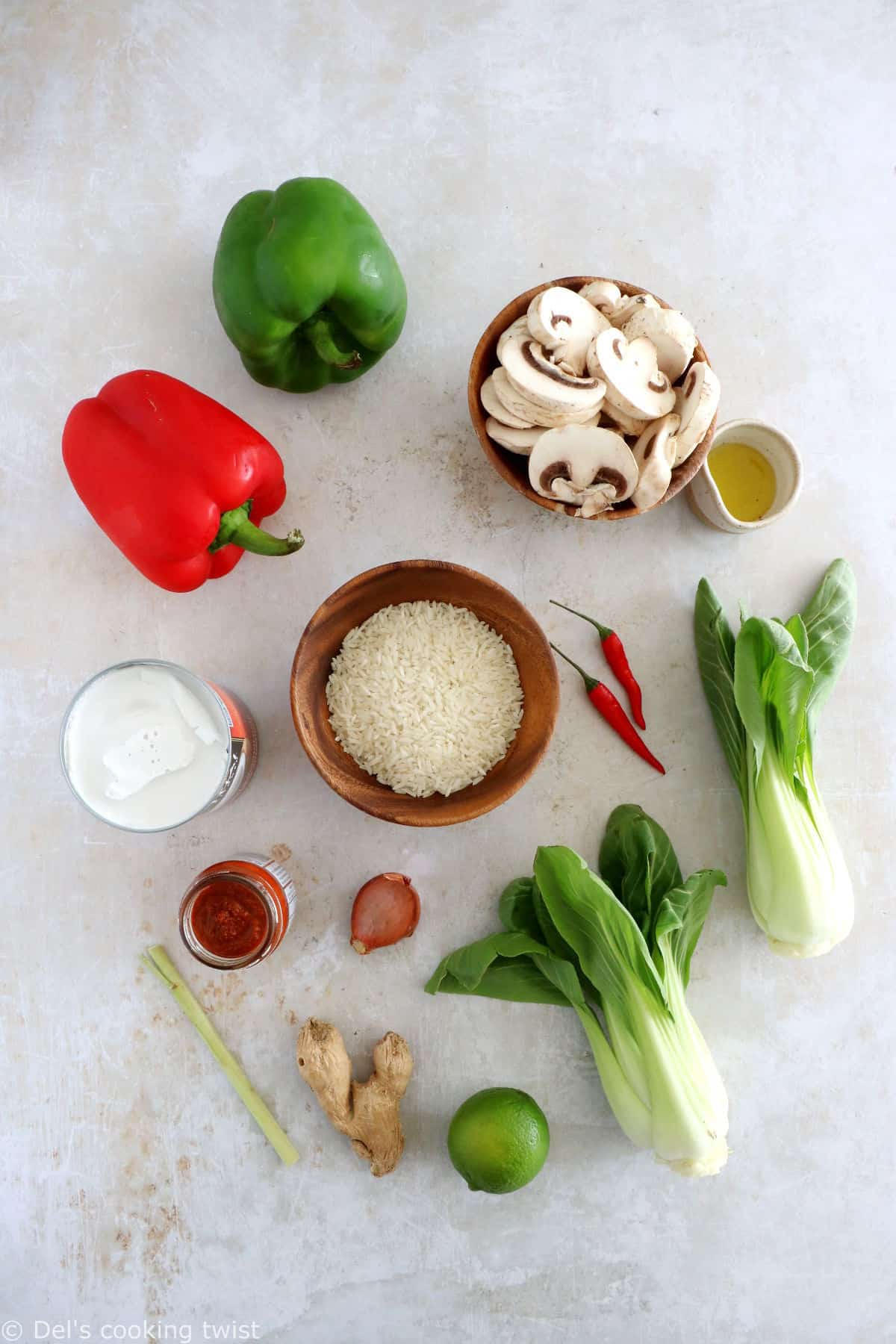 Le curry rouge thaï au bok choy est une recette de curry rouge aux légumes très simple à préparer en 30 minutes seulement.