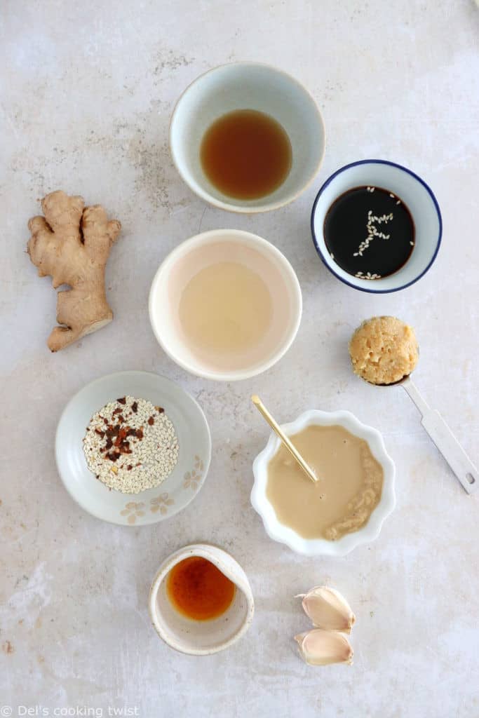 Ce ramen au miso, champignons et tofu est une délicieuse soupe de nouilles japonaises agrémentée d'un oeuf mollet et de différents toppings. Un ramen végétarien facile à réaliser et haut en saveurs.