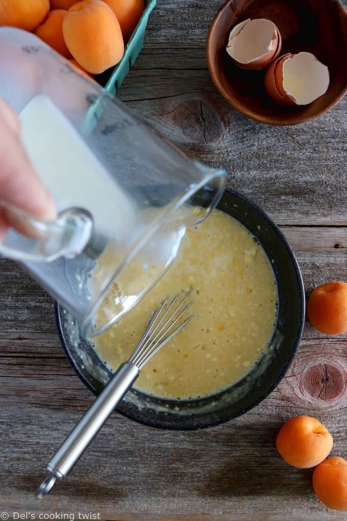 Le clafoutis aux abricots, c'est le dessert d'été par excellence lorsque les abricots sont de saison.