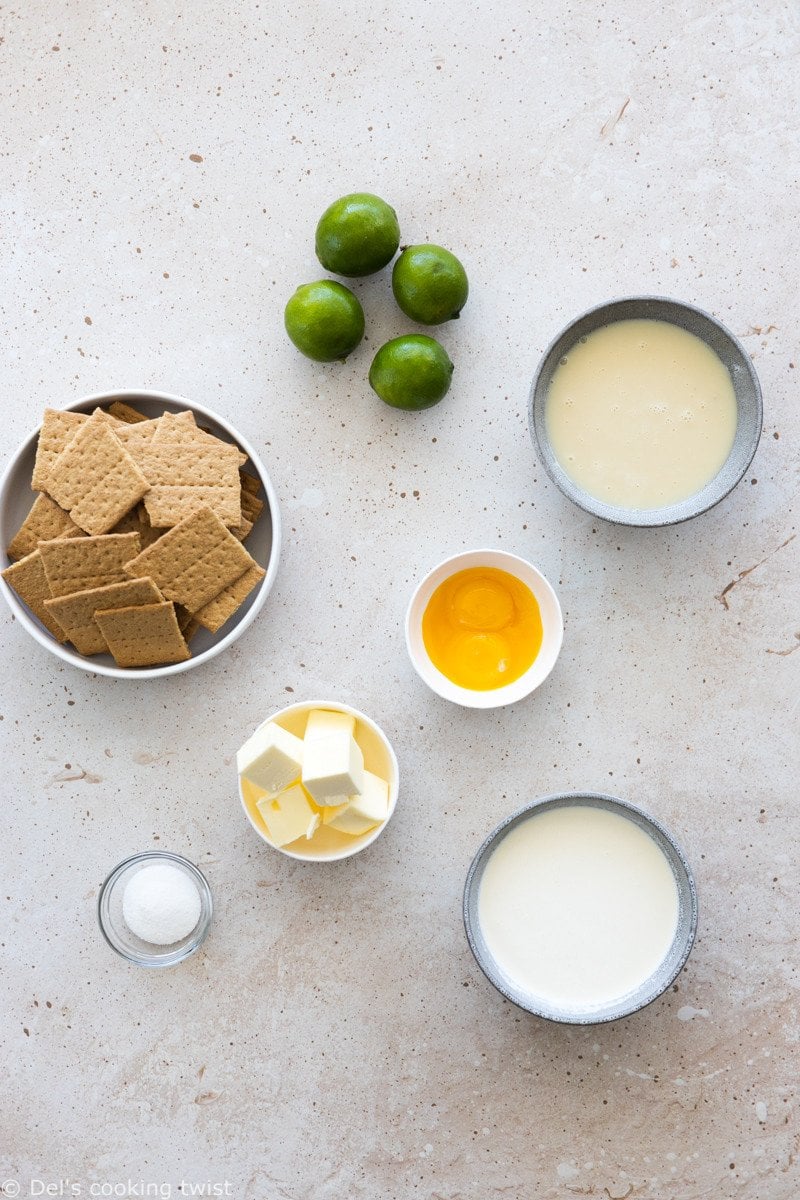 Avec ses saveurs douces et acidulées, la key lime pie est le dessert rafraîchissant par excellence. Facile à préparer, ce dessert américain à base de petits citrons verts (les fameux key limes) est doux et crémeux, sur fond d'une base de biscuits croustillants.