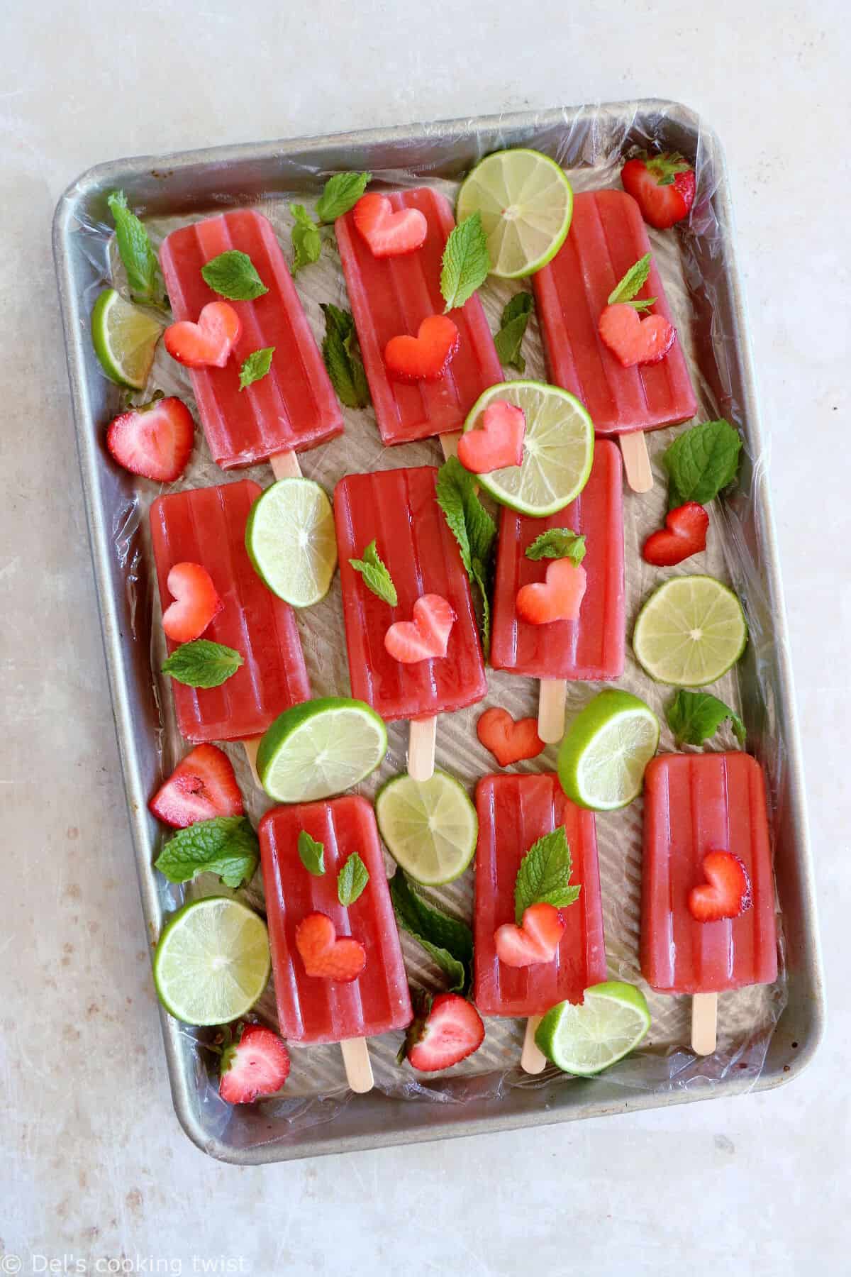 Les bâtonnets glacés à la pastèque sont une recette de sorbet légère et très rafraîchissante, idéale pour les jours de chaleur en été.