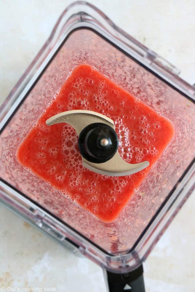 Les bâtonnets glacés à la pastèque sont une recette de sorbet légère et très rafraîchissante, idéale pour les jours de chaleur en été.
