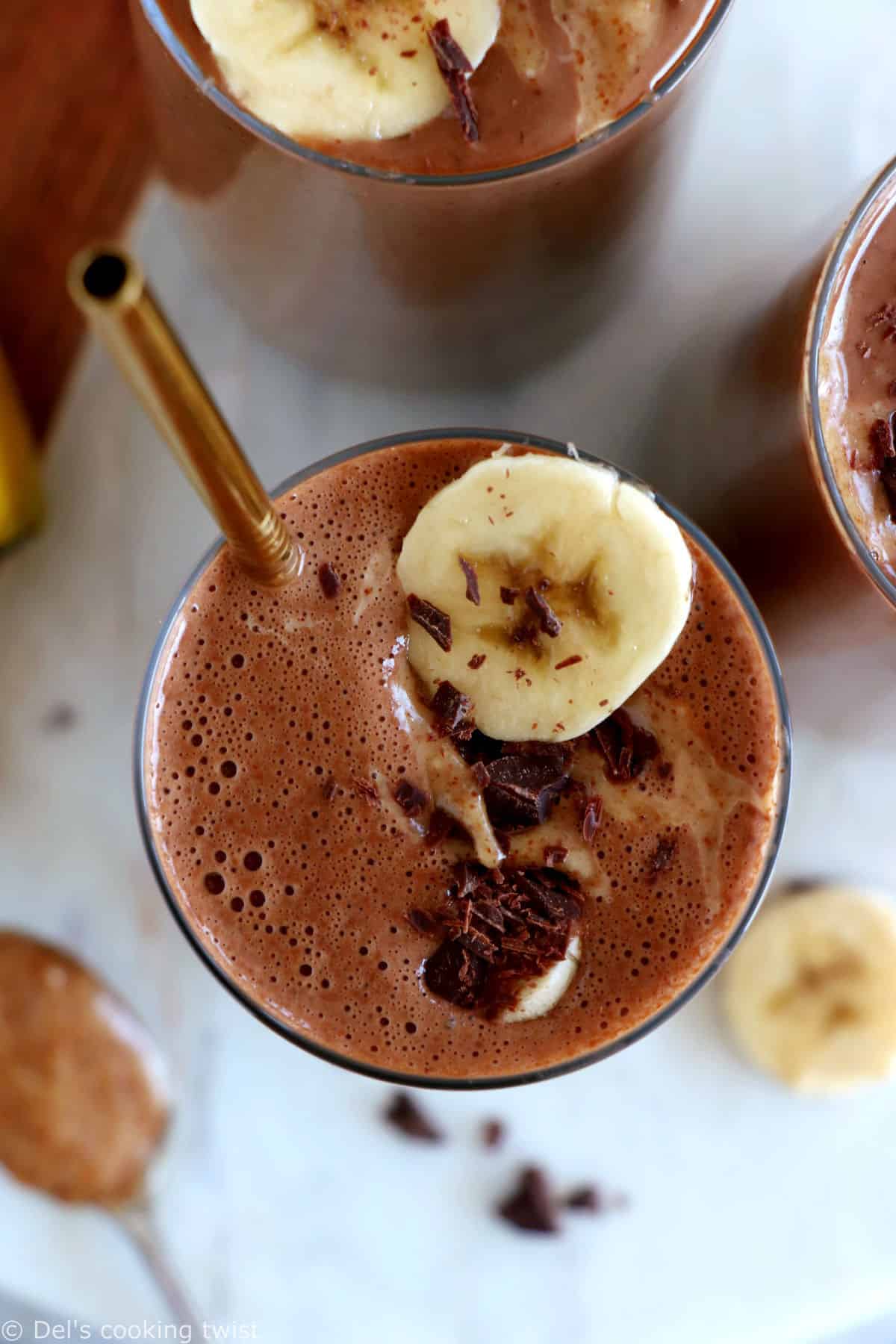 This 5-ingredient chocolate almond banana smoothie is rich, deliciously creamy and perfectly healthy.