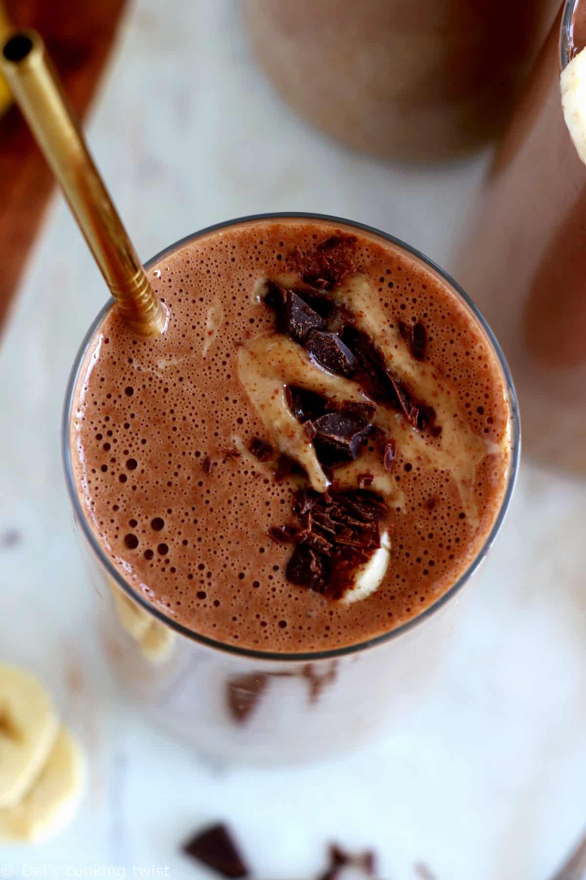 This 5-ingredient chocolate almond banana smoothie is rich, deliciously creamy and perfectly healthy.