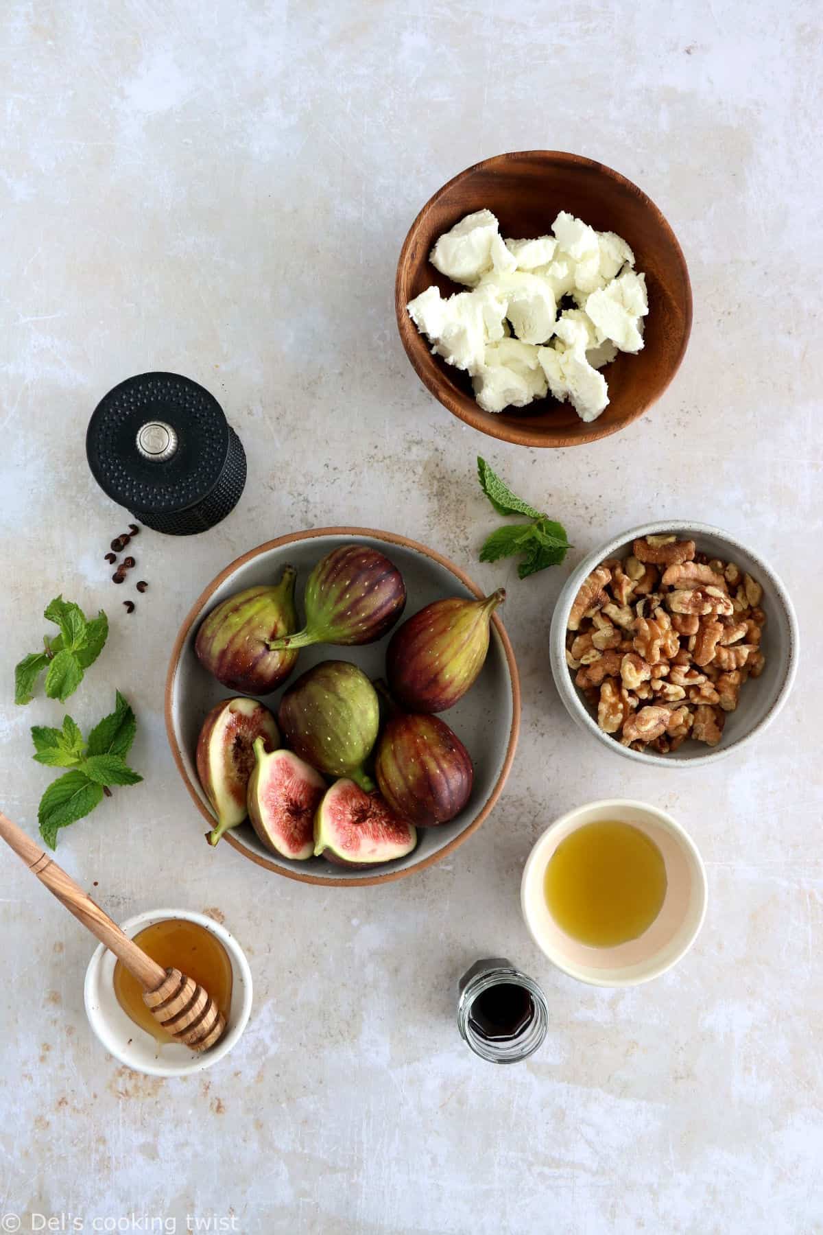 Cette salade de figues, chèvre et noix est d'une simplicité enfantine et regorge de saveurs fraîches et subtiles.