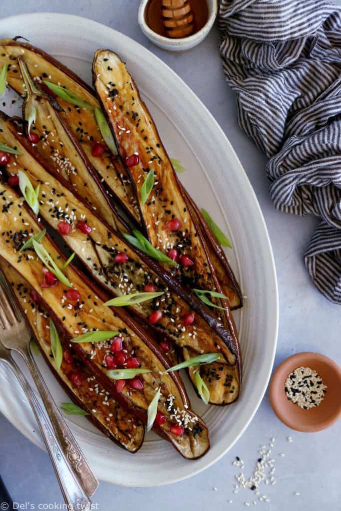 Les aubergines au miso à la japonaise (Nasu Dengaku) sont à plat traditionnel du Japon aux saveurs umami.