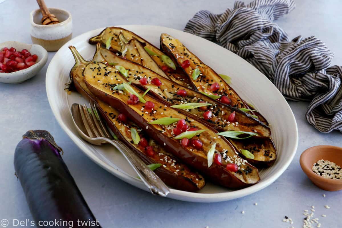 Les aubergines au miso à la japonaise (Nasu Dengaku) sont à plat traditionnel du Japon aux saveurs umami.