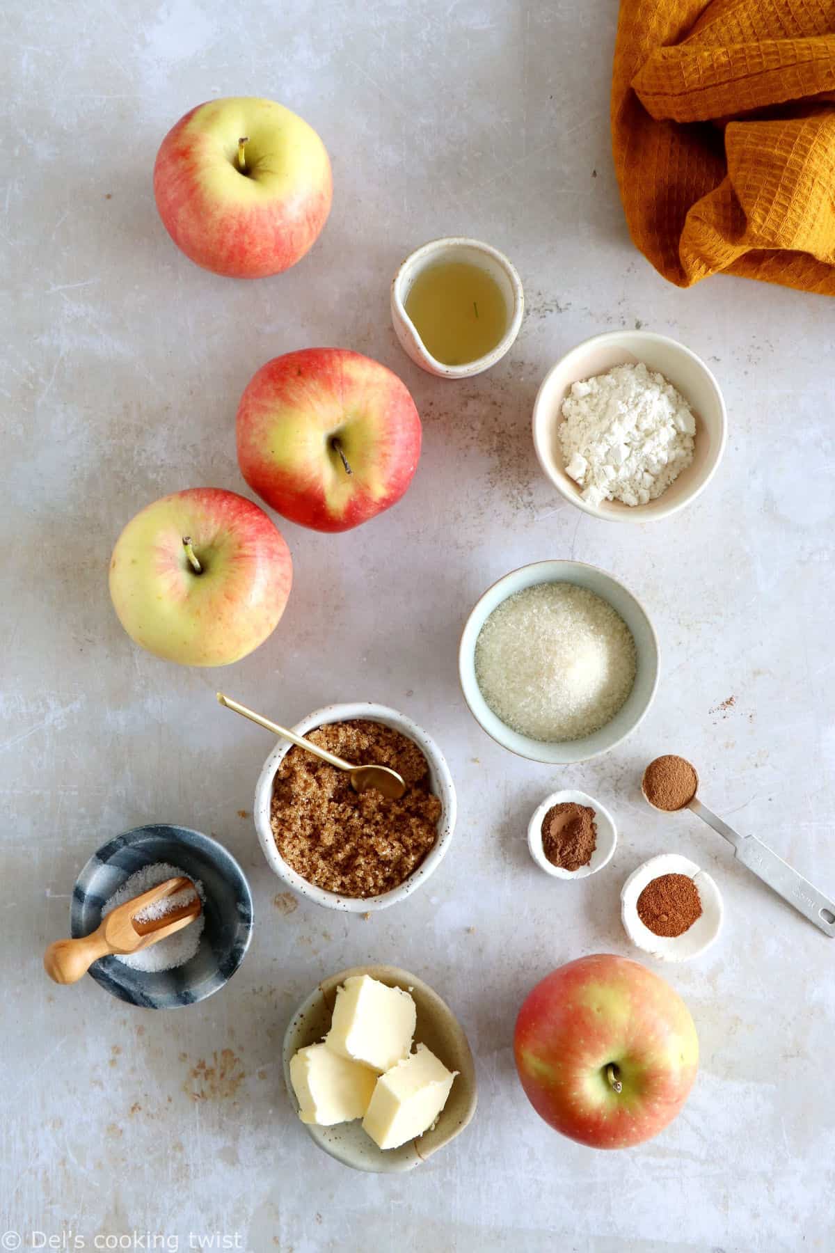 Les hand pies aux pommes (apple hand pies) sont de petites tourtes aux pommes en version individuelle. Une recette très gourmande.