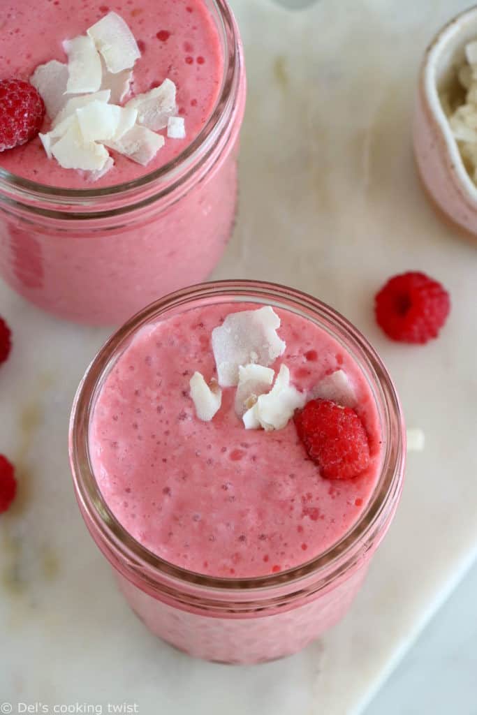 This beautiful raspberry coconut smoothie is deliciously sweet and tart at the same time, with a subtle tropical touch brought by the coconut milk. A quick, healthy smoothie, with a vibrant color.