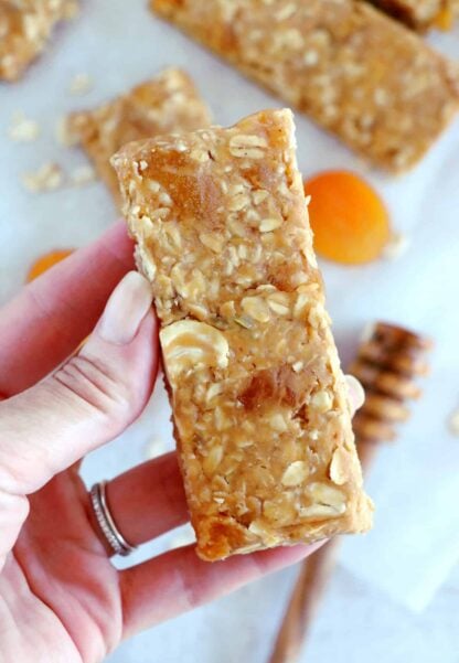These soft apricot cashew granola bars are quick and easy to make, loaded with nutritious ingredients, perfectly chewy and super yummy. 