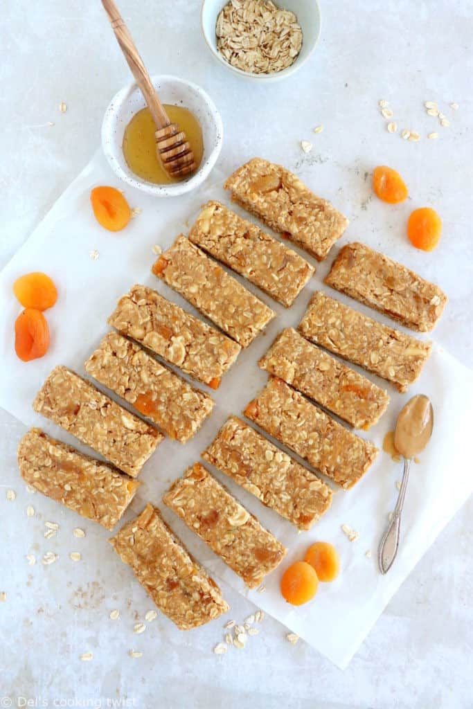 These soft apricot cashew granola bars are quick and easy to make, loaded with nutritious ingredients, perfectly chewy and super yummy. 