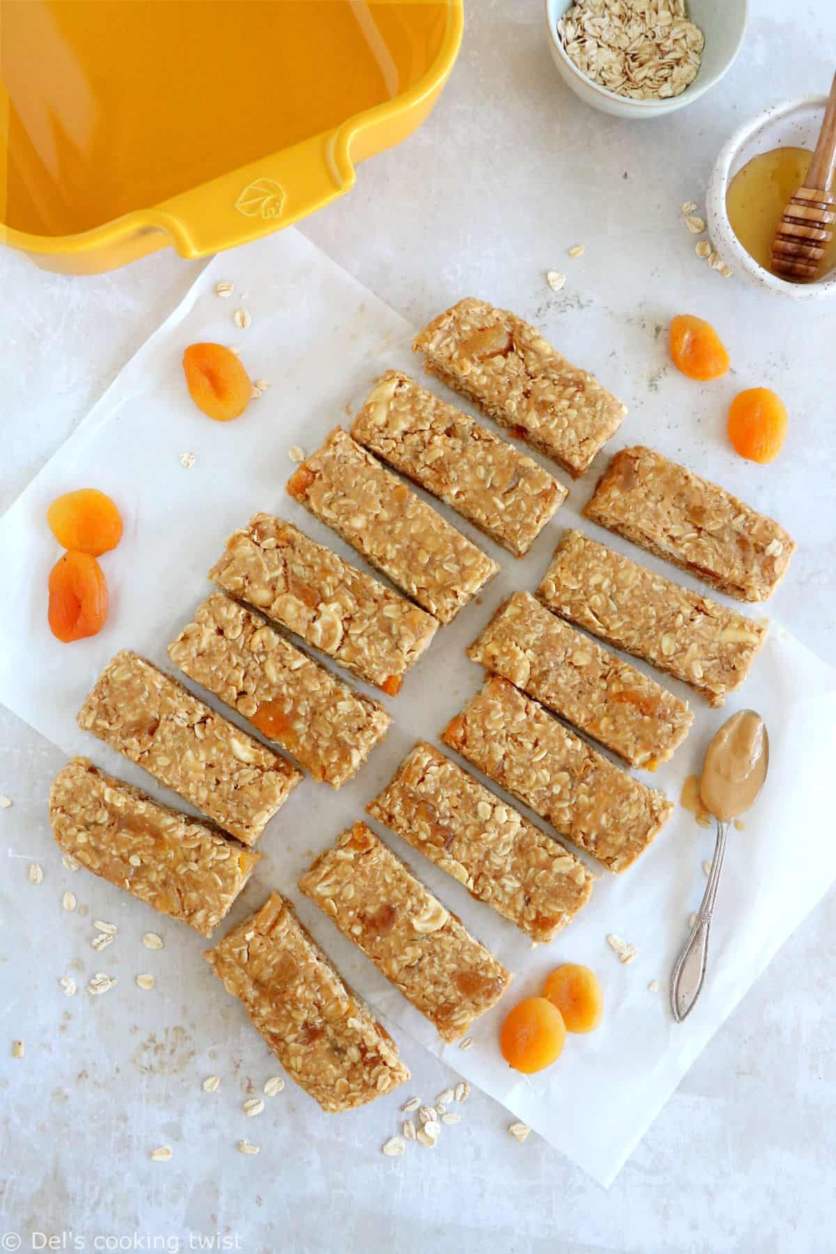 These soft apricot cashew granola bars are quick and easy to make, loaded with nutritious ingredients, perfectly chewy and super yummy. 