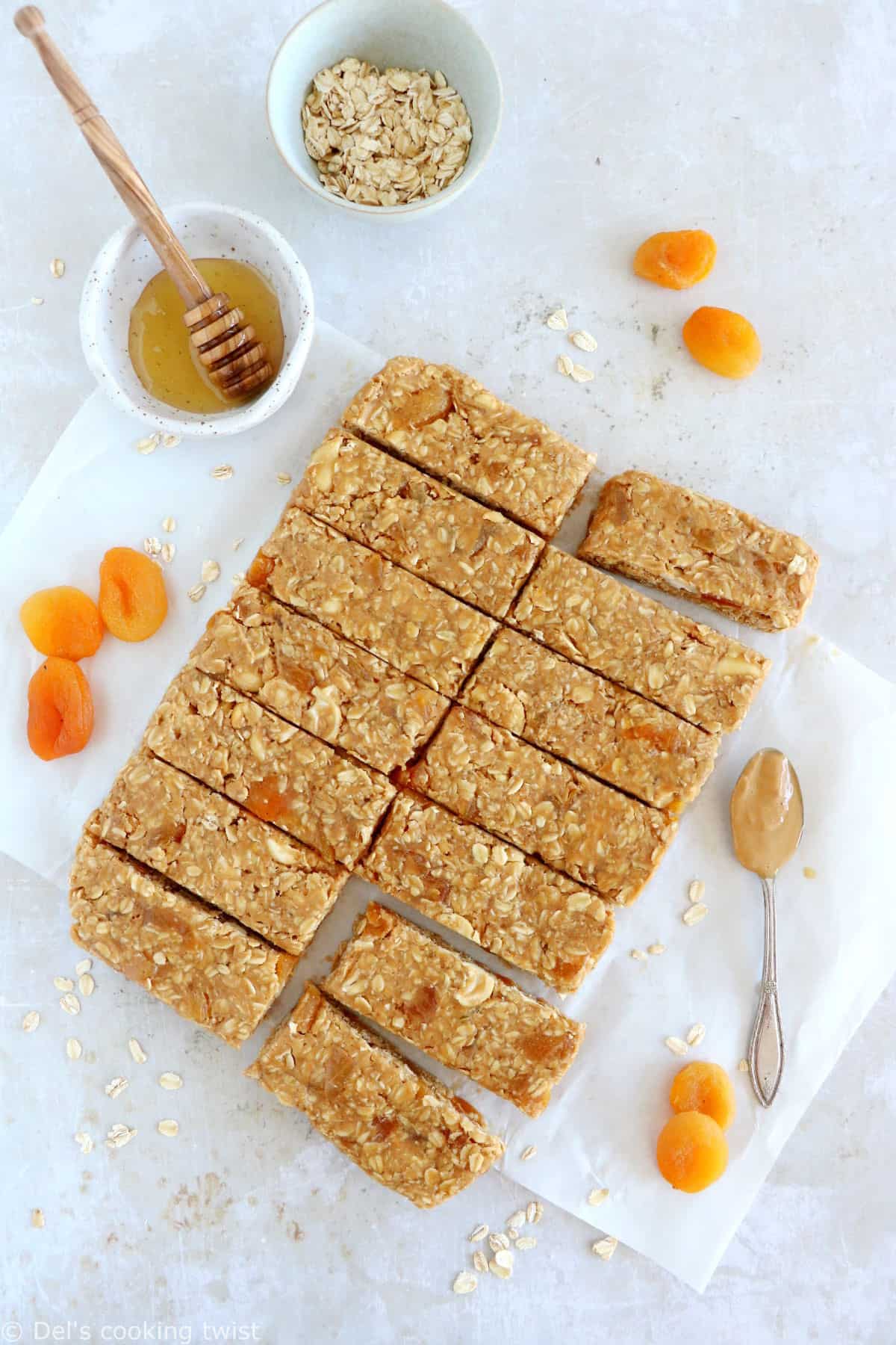 These soft apricot cashew granola bars are quick and easy to make, loaded with nutritious ingredients, perfectly chewy and super yummy. 