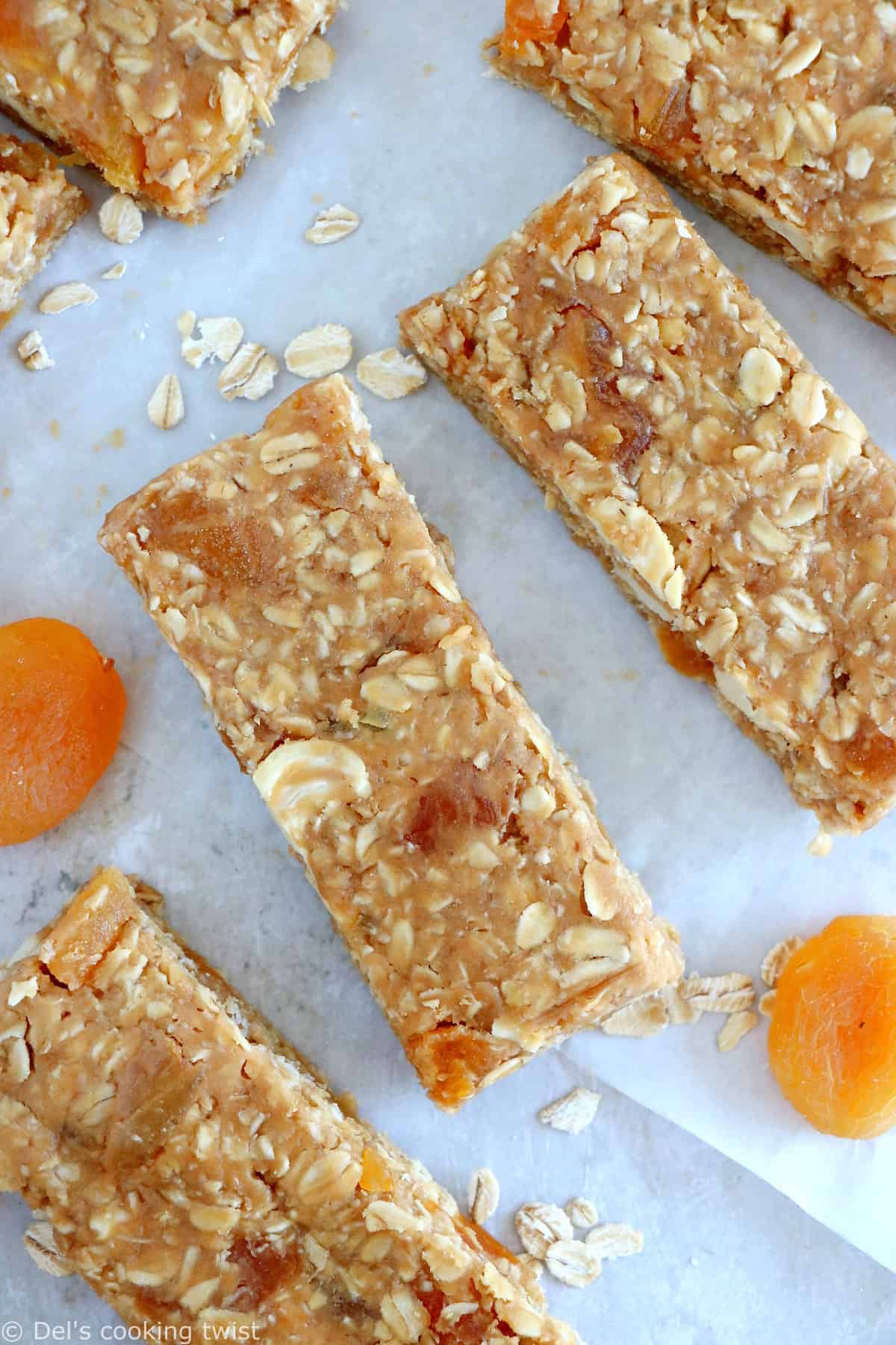 These soft apricot cashew granola bars are quick and easy to make, loaded with nutritious ingredients, perfectly chewy and super yummy. 