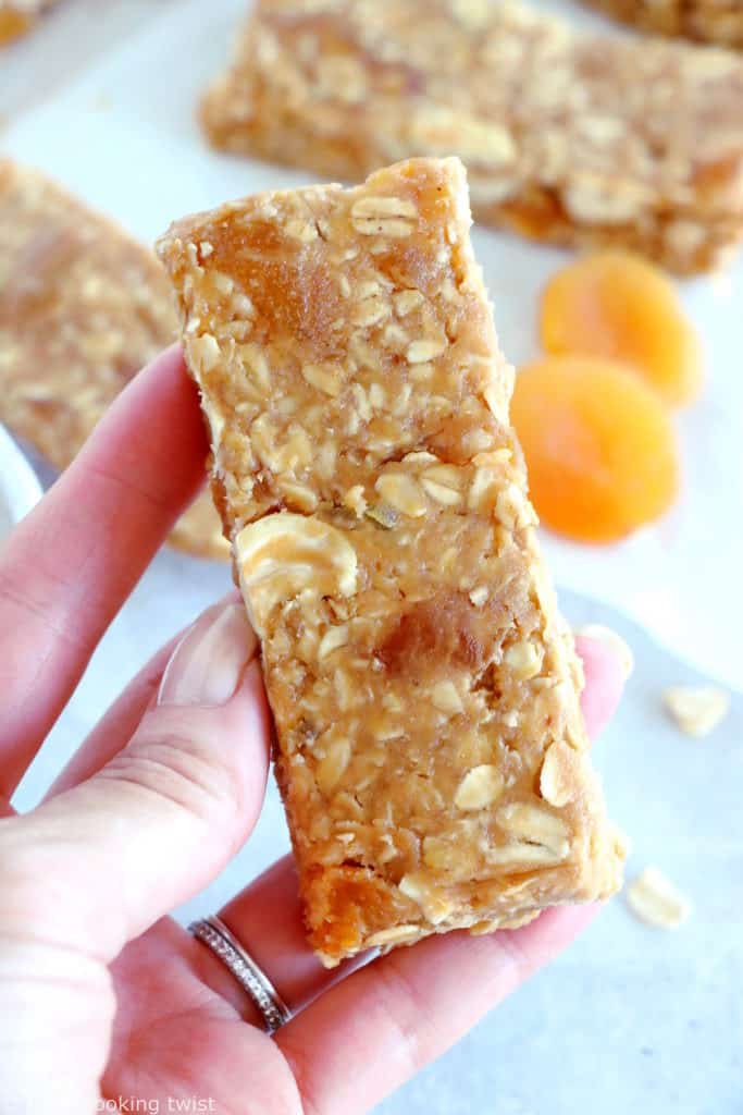 These soft apricot cashew granola bars are quick and easy to make, loaded with nutritious ingredients, perfectly chewy and super yummy. 