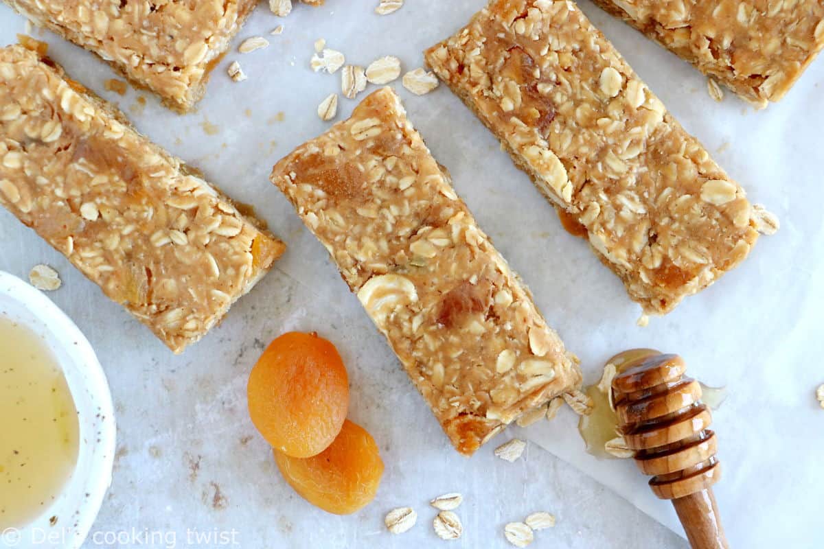 These soft apricot cashew granola bars are quick and easy to make, loaded with nutritious ingredients, perfectly chewy and super yummy. 