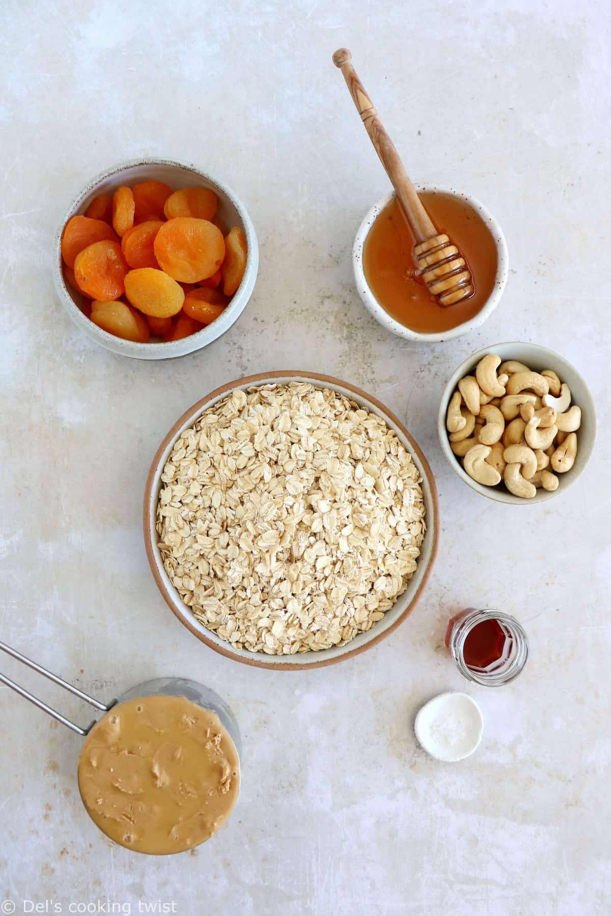 These soft apricot cashew granola bars are quick and easy to make, loaded with nutritious ingredients, perfectly chewy and super yummy. 