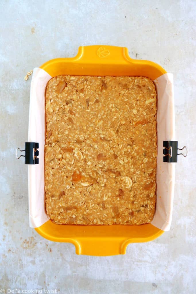 These soft apricot cashew granola bars are quick and easy to make, loaded with nutritious ingredients, perfectly chewy and super yummy. 