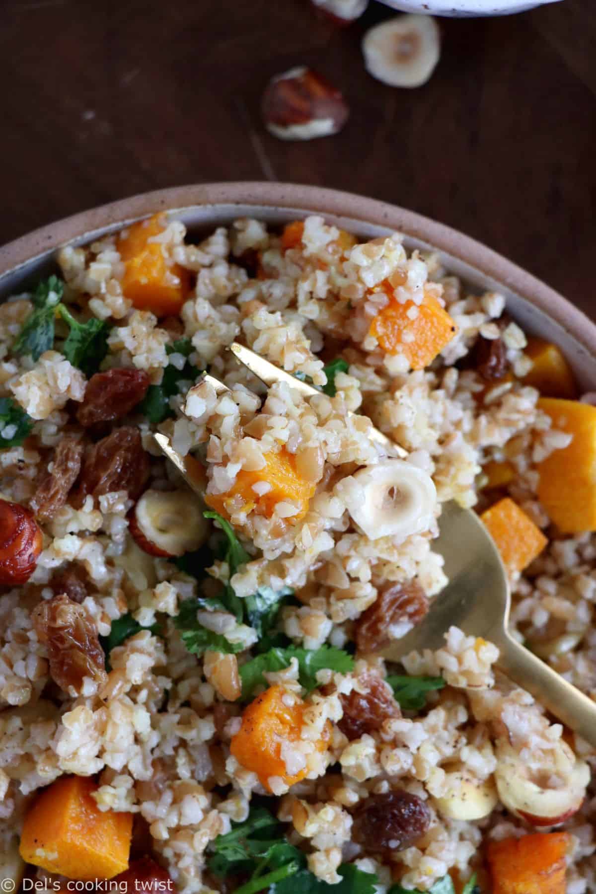 Le taboulé de courge butternut est un taboulé d'automne rapide à préparer et riche en saveurs douces et épicées.