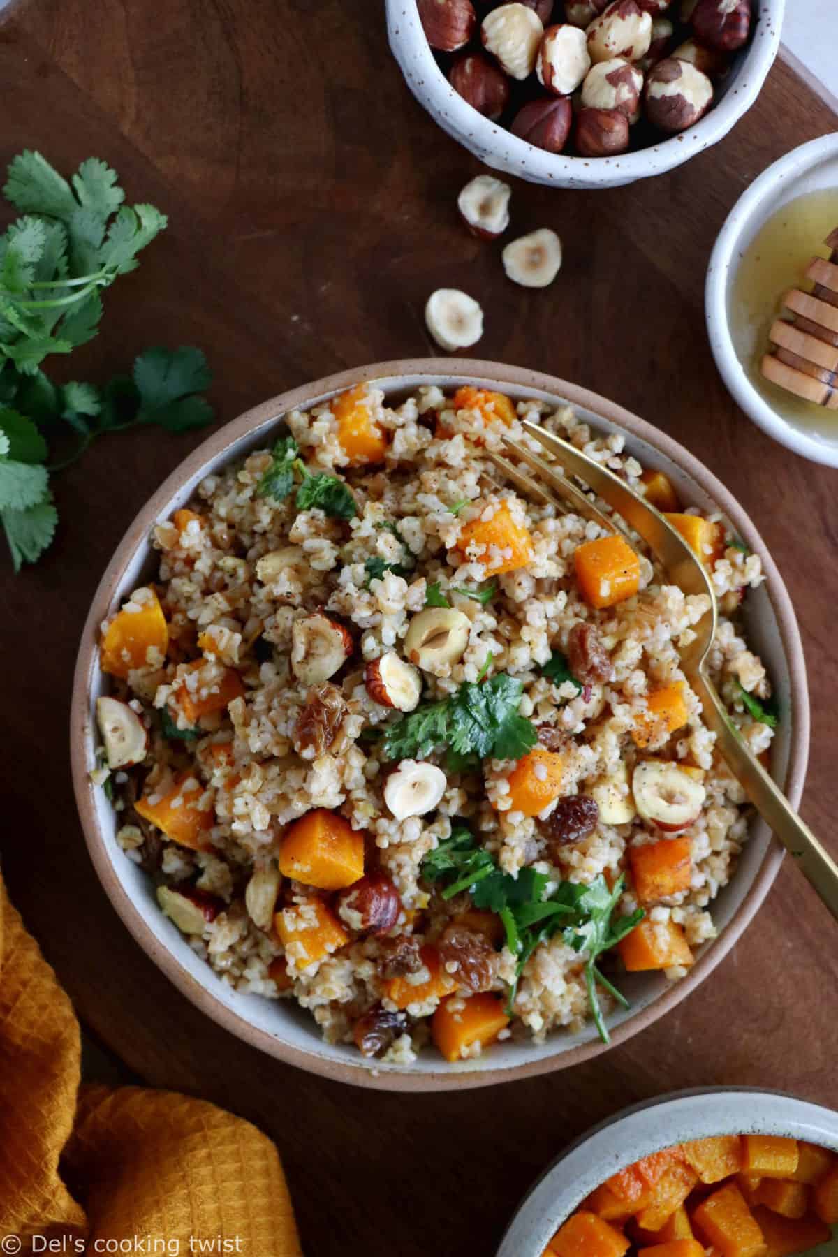 Le taboulé de courge butternut est un taboulé d'automne rapide à préparer et riche en saveurs douces et épicées.