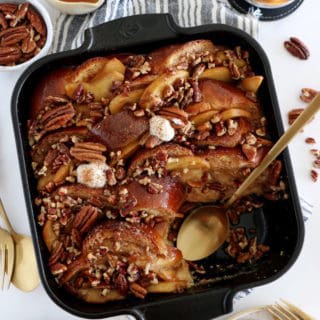 Baked Apple Pecan French Toast is the ultimate family breakfast, just perfect to feed a crowd. Both soft and crunchy, it features some thick challah bread slices, baked apples with a splash of whiskey, and an irresistible pecan-sugar mixture.