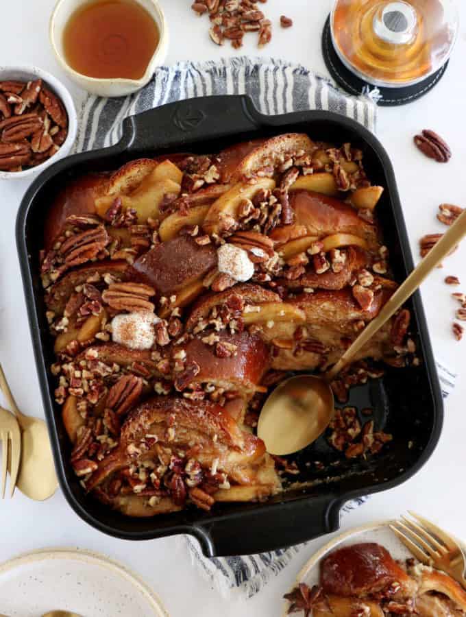 Baked Apple Pecan French Toast is the ultimate family breakfast, just perfect to feed a crowd. Both soft and crunchy, it features some thick challah bread slices, baked apples with a splash of whiskey, and an irresistible pecan-sugar mixture.