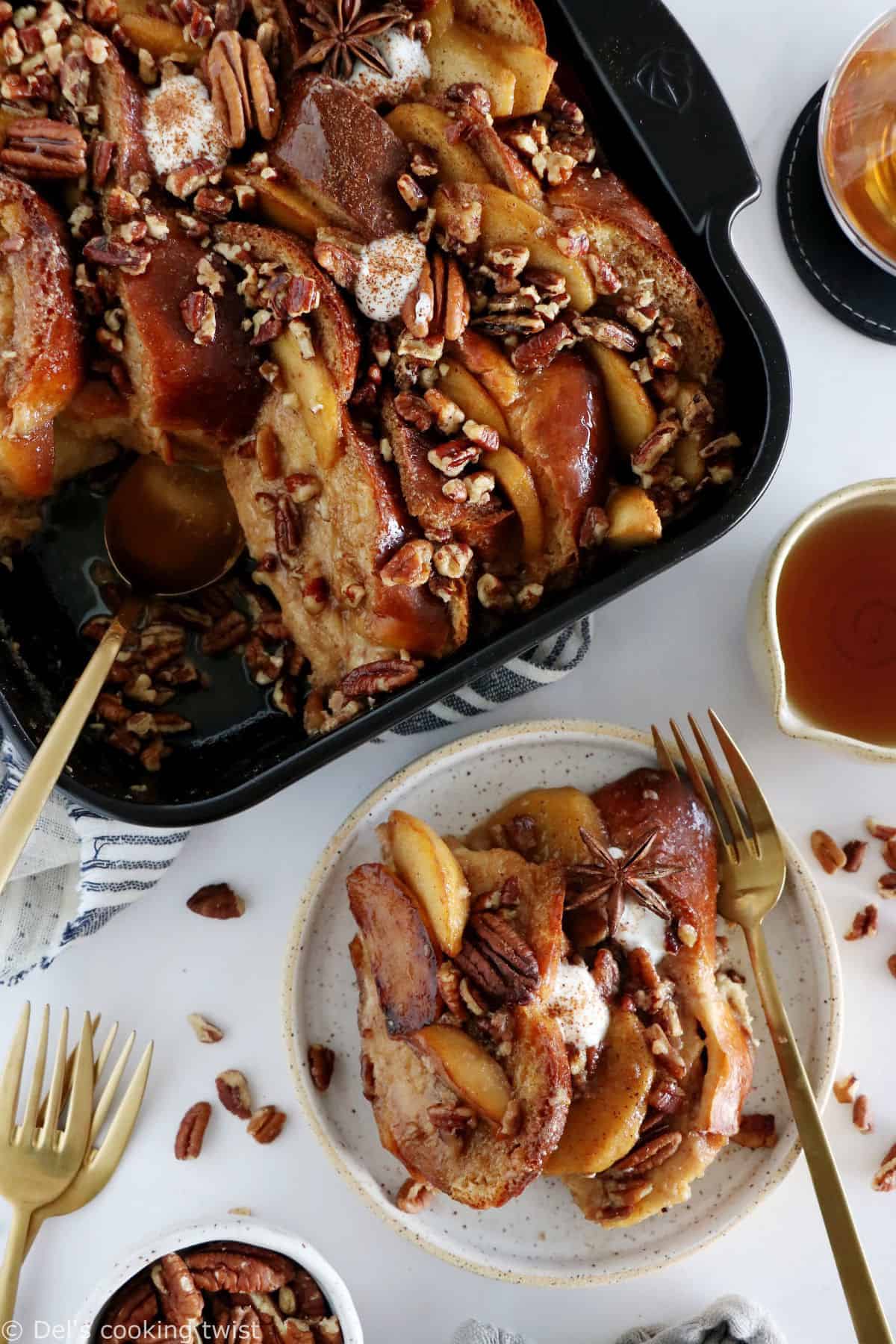 Baked Apple Pecan French Toast is the ultimate family breakfast, just perfect to feed a crowd. Both soft and crunchy, it features some thick challah bread slices, baked apples with a splash of whiskey, and an irresistible pecan-sugar mixture.