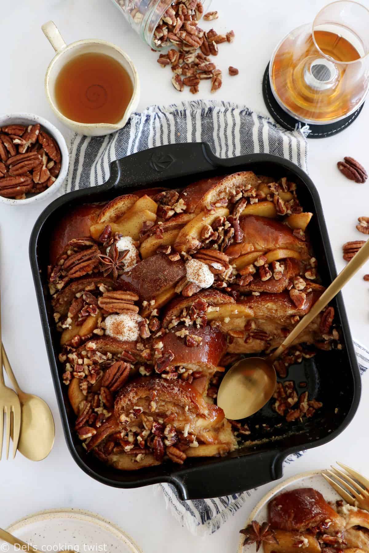 Baked Apple Pecan French Toast is the ultimate family breakfast, just perfect to feed a crowd. Both soft and crunchy, it features some thick challah bread slices, baked apples with a splash of whiskey, and an irresistible pecan-sugar mixture.