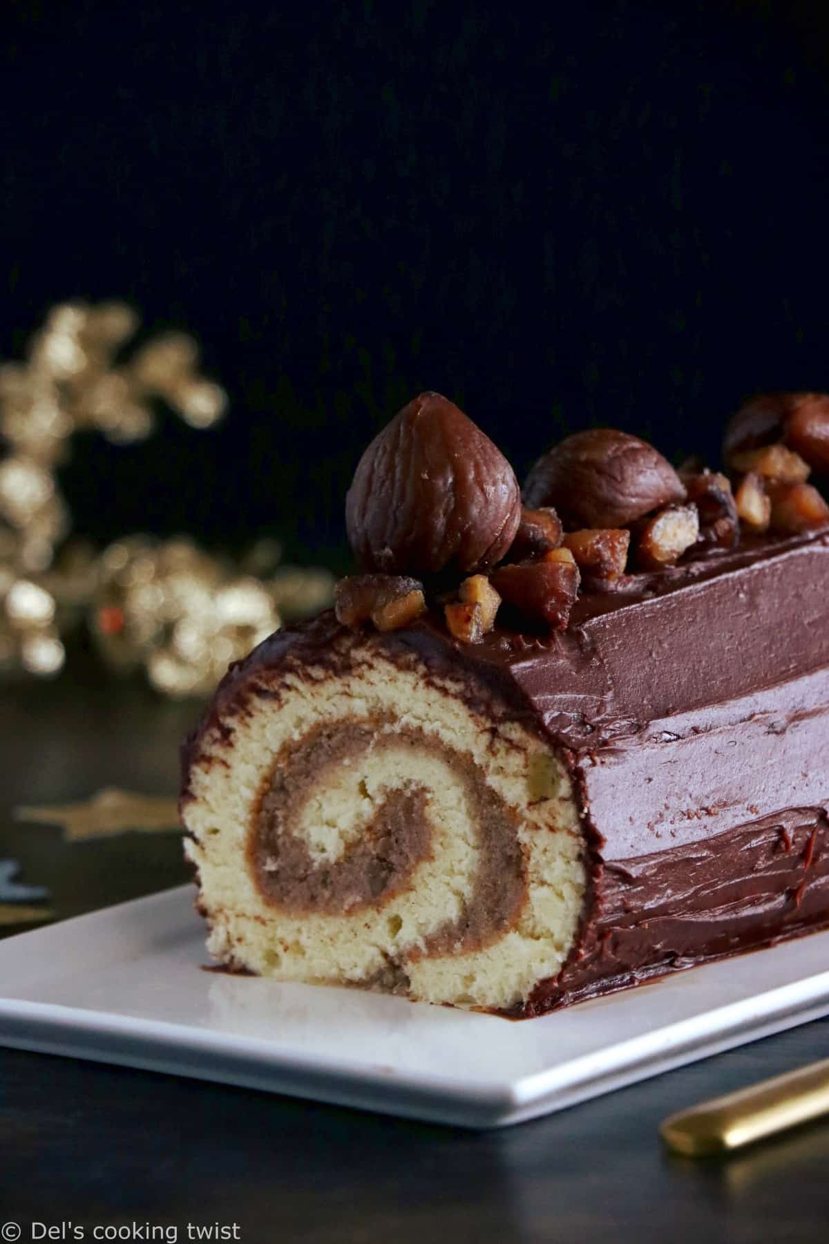 La bûche au chocolat et à la crème de marrons, c'est une bûche de Noël traditionnelle réalisée avec une crème au beurre.