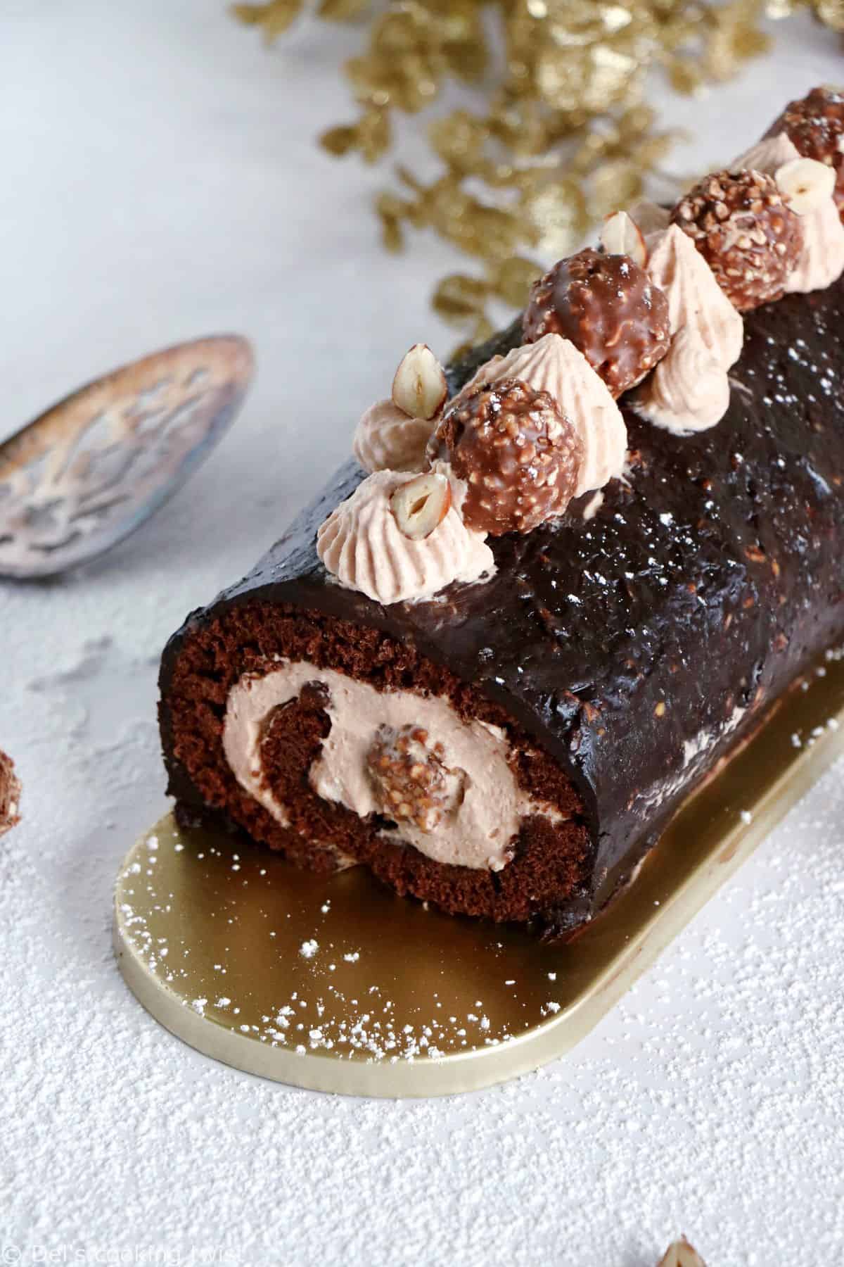 Ferrero Rocher Cake Roll consists in a chocolate sponge cake, a creamy chocolate-hazelnut mascarpone filling hiding some whole Ferrero Rochers, and a crispy Rocher chocolate coating on top.