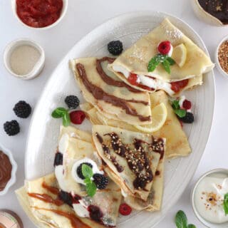 Discover my favorite crepe filling ideas for a perfect and delicious dessert crepe party! Jam, chocolate spread, lemon and sugar, you'll sure find your favorite too!