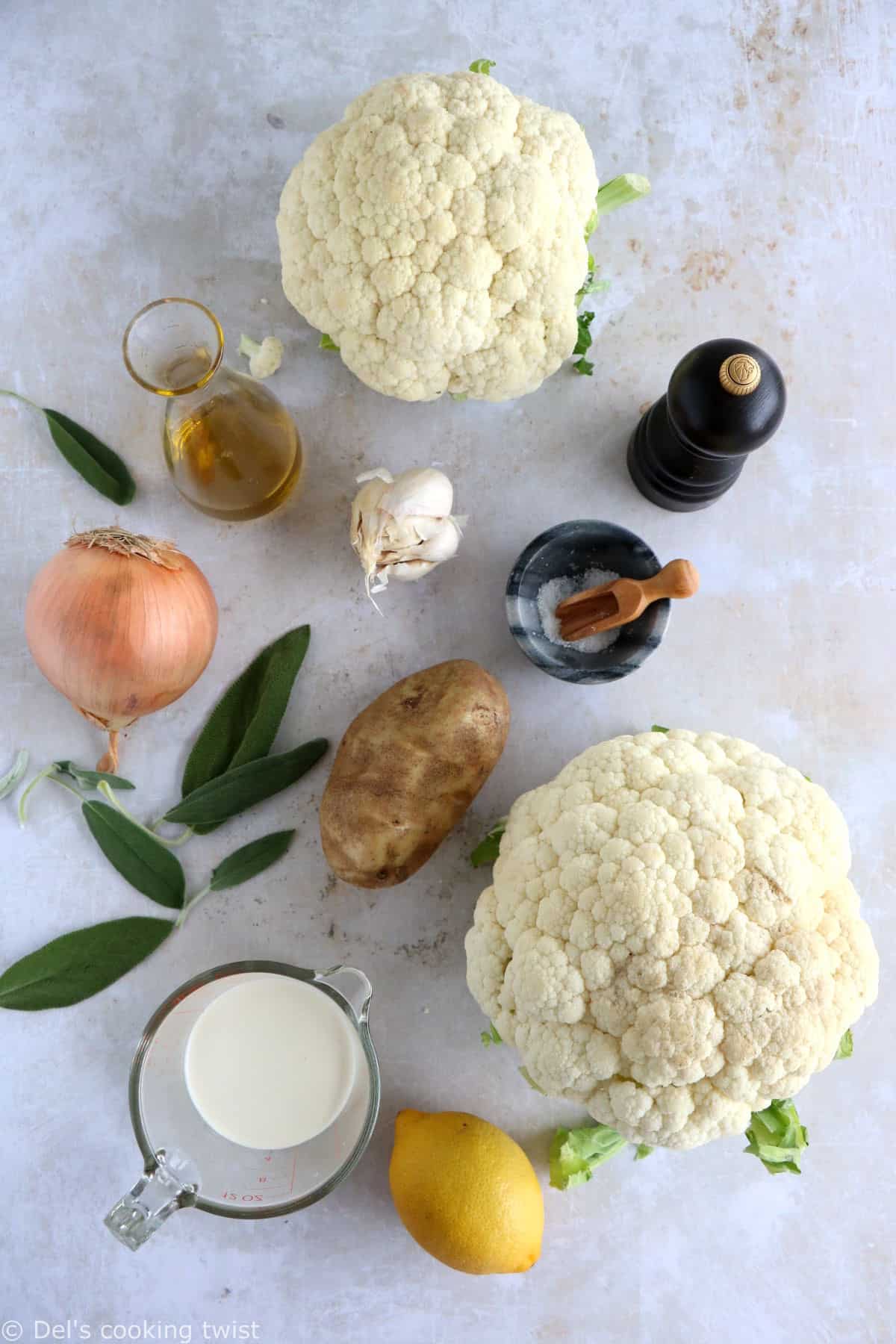 Une soupe de chou-fleur à la sauge aux milles saveurs, réalisée avec du chou-fleur rôti au citron, de l'ail et de la sauge pour apporter des notes rafraîchissantes et légèrement musquées.