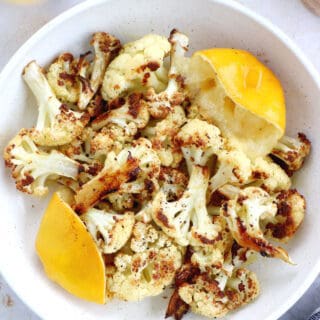 Sharing today how to make lemon roasted cauliflower, a very simple cooking method that makes cauliflower tastes absolutely delicious for whichever recipe you want to use it for!