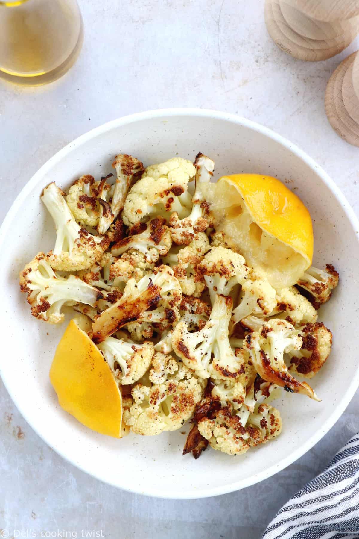 Sharing today how to make lemon roasted cauliflower, a very simple cooking method that makes cauliflower tastes absolutely delicious for whichever recipe you want to use it for!