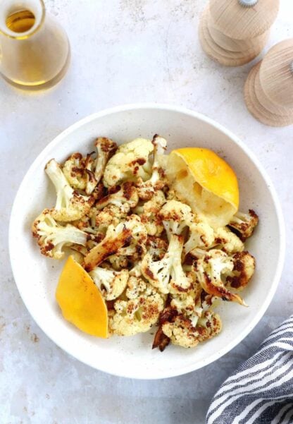 Sharing today how to make lemon roasted cauliflower, a very simple cooking method that makes cauliflower tastes absolutely delicious for whichever recipe you want to use it for!