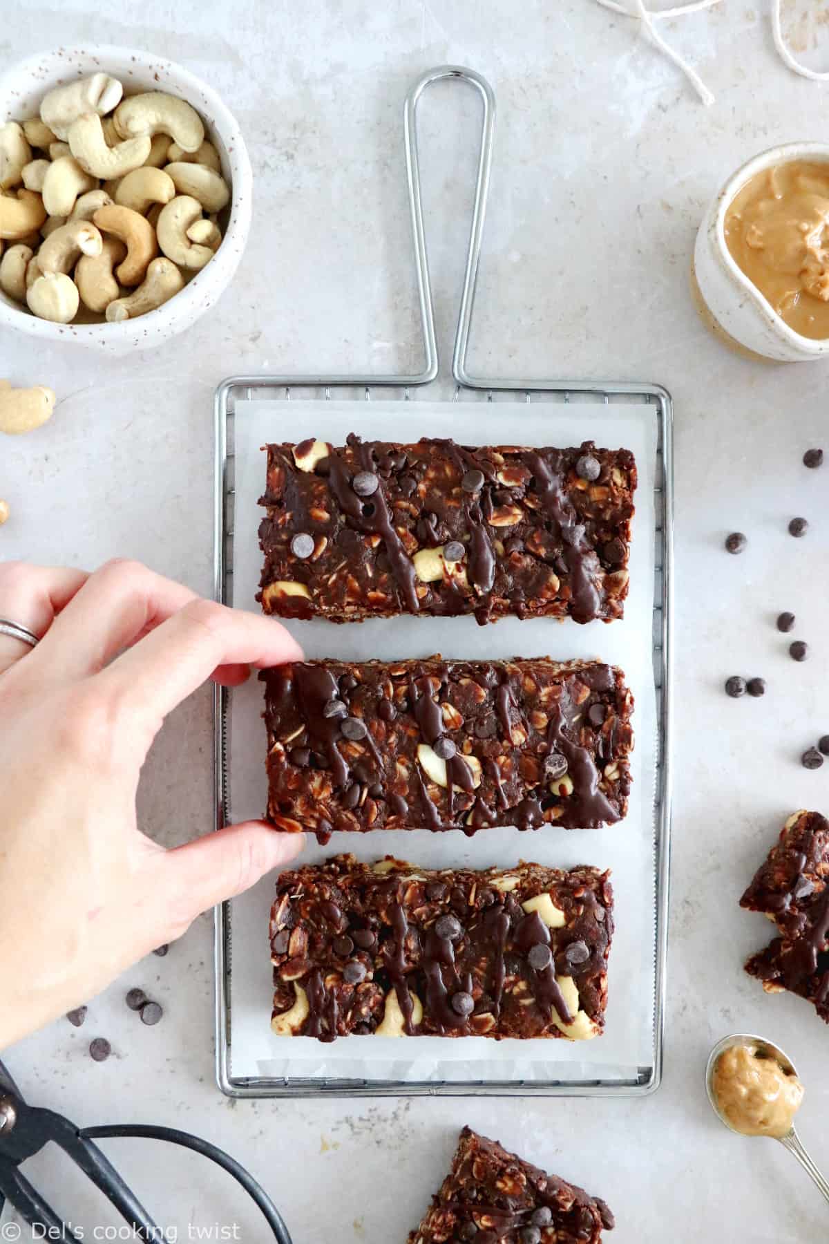 Soft chocolate granola bars are the perfect chocolaty healthy snack! Quick and easy to make with just a handful of ingredients, these granola bars are super soft, chewy, and freeze extremely well.