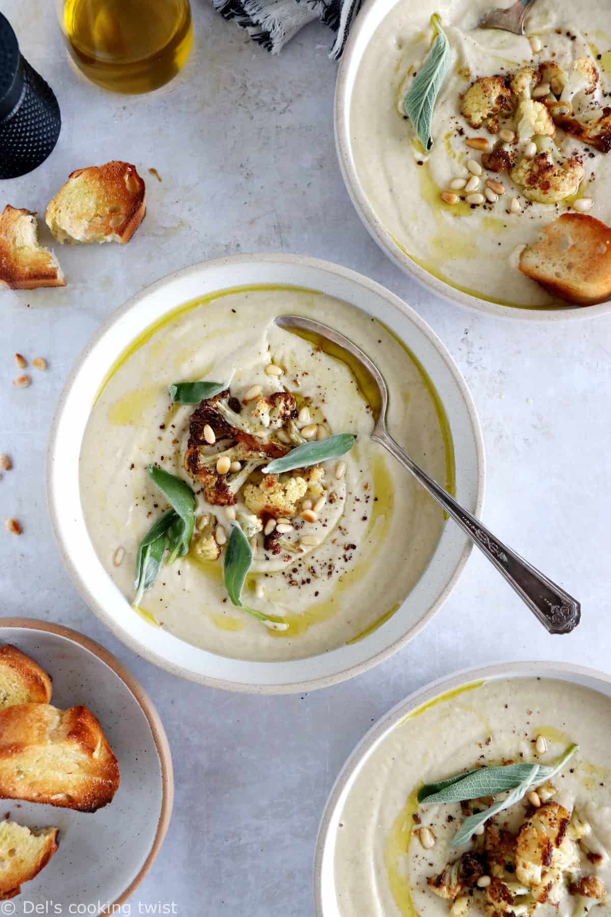 Une soupe de chou-fleur à la sauge aux milles saveurs, réalisée avec du chou-fleur rôti au citron, de l'ail et de la sauge pour apporter des notes rafraîchissantes et légèrement musquées.