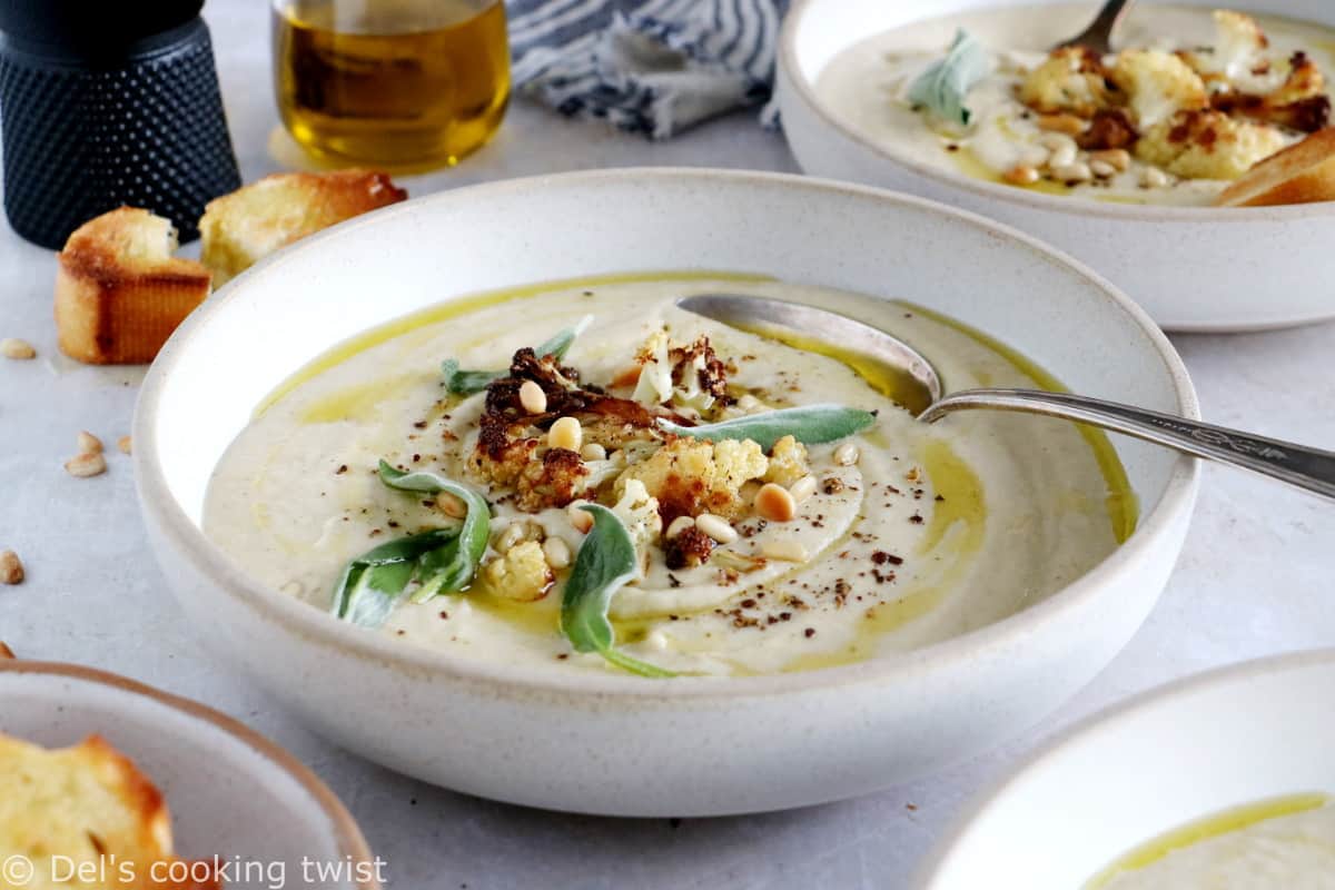 Une soupe de chou-fleur à la sauge aux milles saveurs, réalisée avec du chou-fleur rôti au citron, de l'ail et de la sauge pour apporter des notes rafraîchissantes et légèrement musquées.