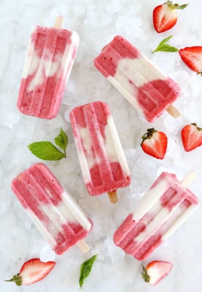 Marbled strawberry coconut popsicles make a simple and very refreshing summer treat with only 3 ingredients. Vegan and naturally sweetened, they’re prepared with strawberries and creamy coconut milk swirled together to create a beautiful marble effect.