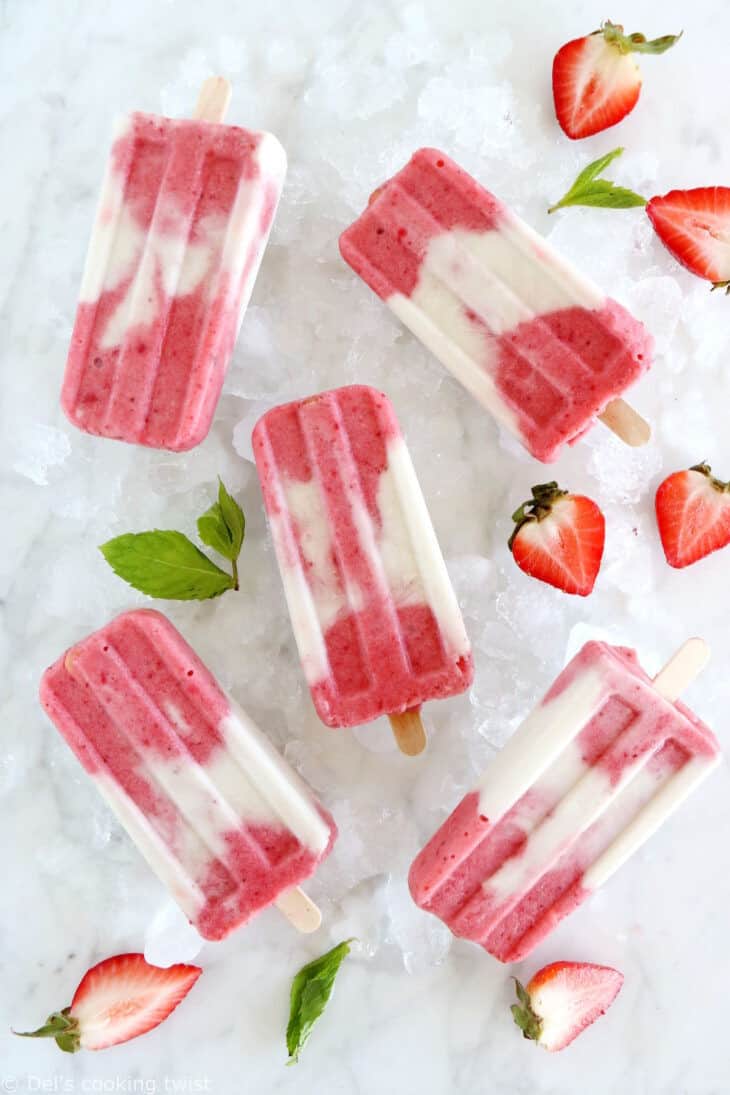 Les popsicles marbrés à la fraise et au lait de coco, c’est la petite douceur idéale pour l’été. Réalisés avec 3 ingrédients seulement, ils sont colorés, fruités et crémeux à la fois. Une recette vegan et sucrée naturellement.