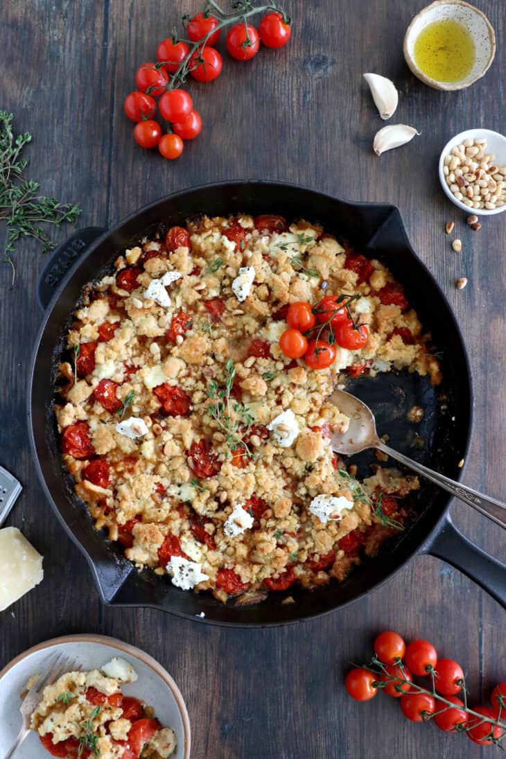 This cherry tomato and goat cheese crumble is bursting with juicy and cheesy flavors with a subtle crunch touch to it.