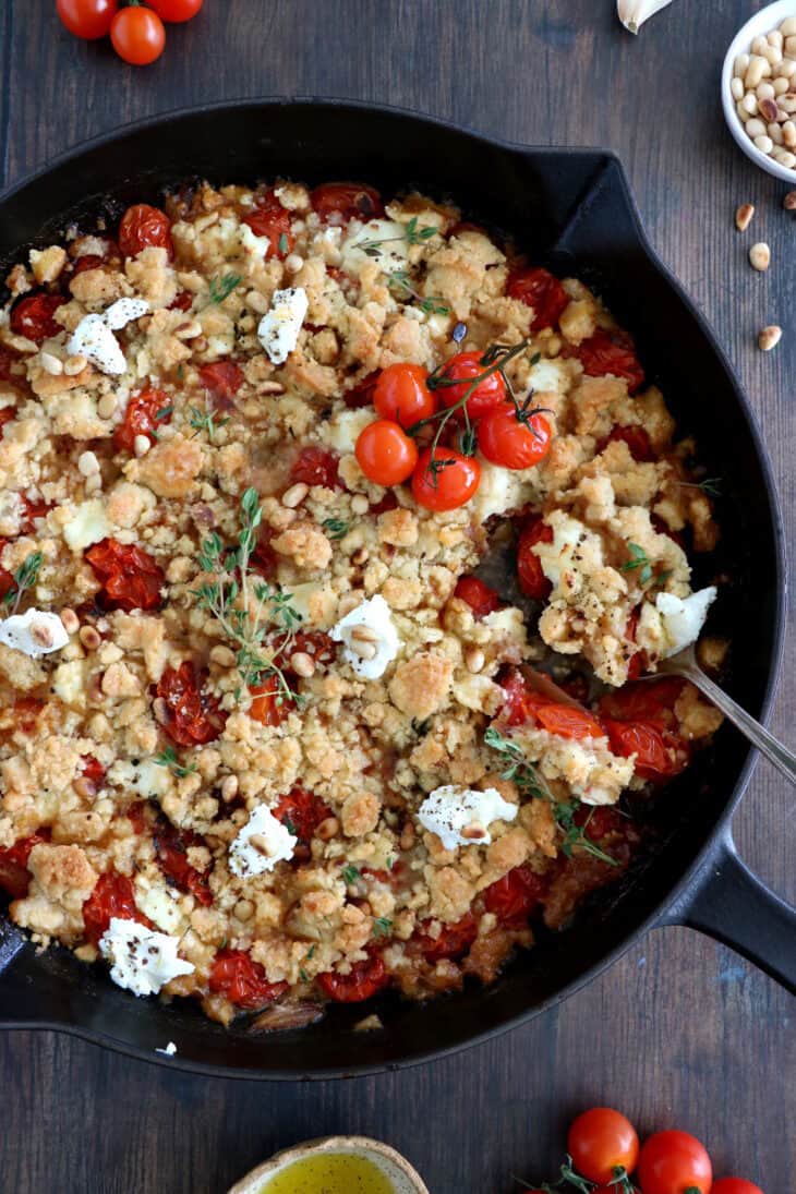 This cherry tomato and goat cheese crumble is bursting with juicy and cheesy flavors with a subtle crunch touch to it.